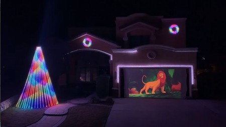 El impresionante espectáculo de luces inspirado en Disney que montó un padre en su casa para la época navideña