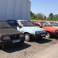 No, este concesionario Lada fantasma de Francia no está abandonado, aunque lo parezca 