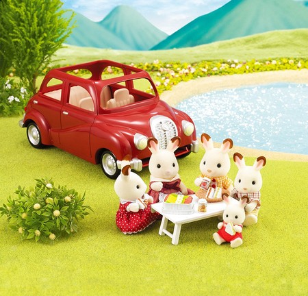 Por 21,96 euros tenemos este coche de Sylvanian Families en Amazon