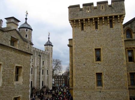 Visita a la Torre de Londres, donde los cuervos velan por el reino británico