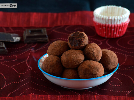 Cómo hacer trufas de chocolate caseras, la receta más tentadora y fácil para agasajar en Navidad