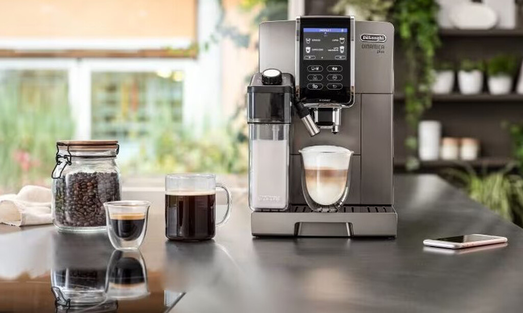 MediaMarkt tiene una cafetera superautomática De’Longhi súper rebajada: prepara todas las mañanas un café delicioso y variado 