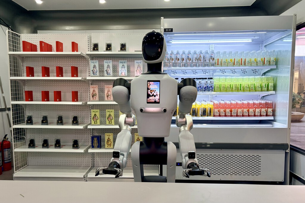 Me ha servido el primer robot camarero autónomo de China. No es más que una máquina expendedora glorificada