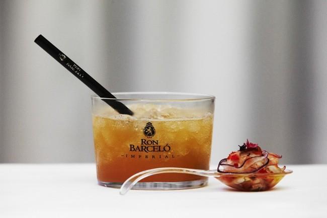 Cóctel Ámbar Maridado Con Ceviche De Langostinos Y Aceite Con Ron Barceló Imperial