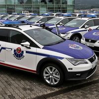 No te lo vas a creer pero ha vuelto a pasar: Los ertzainas tampoco caben en los SEAT León X-Perience