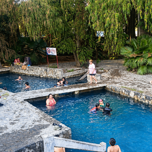 Este balneario es famoso por sus albercas con ‘olor a huevo’ y relajantes: ideal para escaparte este puente 