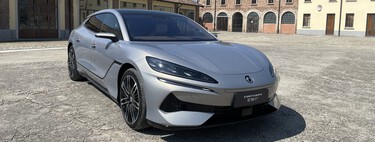Me he subido al Denza Z9GT y tengo clara una cosa: este coche chino de BYD mira a la cara de muchos europeos de 100.000 euros 