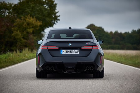 BMW M5 2025 trasera