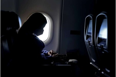Dejar los asientos del medio vacíos en un avión podría brindar a los pasajeros más protección contra el coronavirus