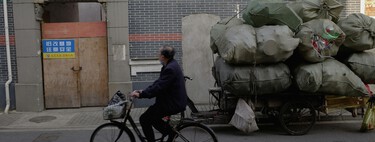 A China precisa de lixo para queimar — tanto que há pessoas desenterrando detritos para vender a incineradoras 