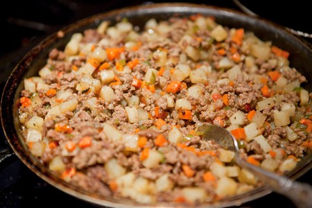 Cómo hacer el picadillo de res con verduras al estilo de Ninel Conde en la Casa de los Famosos 3