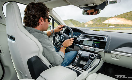 Jaguar I-PACE posición de conducción