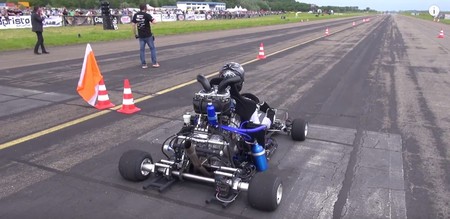 Sube el volumen, vuelve el kart con motor de Honda CBR 1000 RR y una botellita azul
