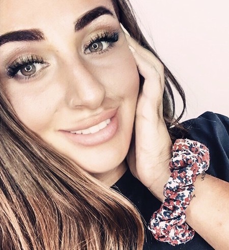 Rocío Flores pasa por boxes y se hace un par de retoquitos: ¡Lista para entrar en 'Mujeres y Hombres y Viceversa'!