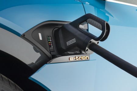 1.644 Audi e-tron tendrán que pasar por revisión: el cableado del SUV eléctrico se puede llegar a incendiar