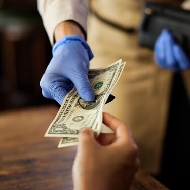 Obligación de coger efectivo bajo multa de hasta 1.000 dólares: Nueva York pone coto a los excesos del pago con tarjeta 