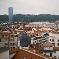 Faltan casas y falta espacio, así que en País Vasco están empezando a probar algo: construir pisos sobre edificios ya existentes