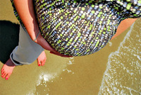 Las barrigas de silicona para fingir un embarazo están siendo un éxito en China 