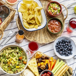 Llega a Lidl una vajilla minimalista por menos de 6 euros: ideal tanto para diario como para comidas de fiesta