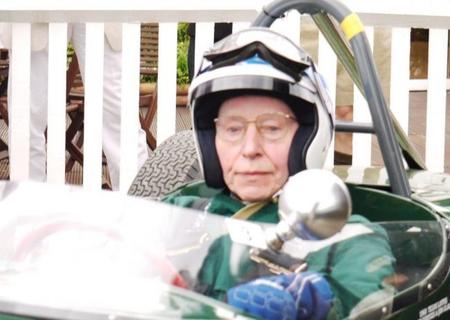 El inigualable John Surtees cumple 80 años de edad