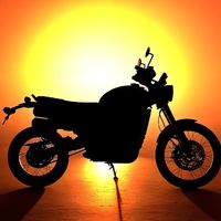 La Triumph Scrambler 1200 se deja ver algo mejor en un segundo teaser que promete acabados de lujo