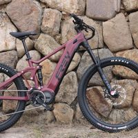 Esta bici eléctrica china es una bestia de 1.000 W ideal para la montaña: cuesta solo 4.500 euros y hacen envíos a Europa 