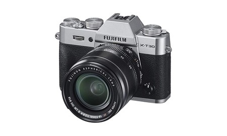 Sin espejo y con un precioso look retro, te puedes hacer con la Fujifilm X-T30 con objetivo 18-55mm en Amazon a precio mínimo: sólo 1.025,91 euros