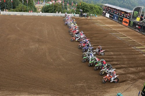 ¡Histórico! Jorge Prado se coloca como el primer español líder de MX2 tras ganar en Loket 