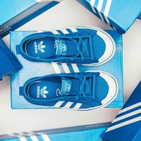 Zapatillas Adidas a precio de liquidación: estas Run 60 combinan con todo y son muy versátiles 