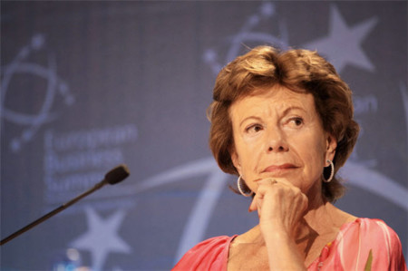 Neelie Kroes aboga por la eliminación del coste del roaming