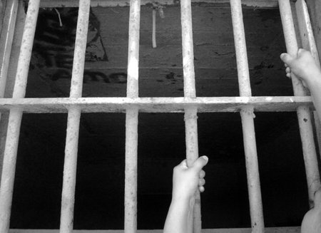 Organizarse en la red y hacer resistencia pasiva, nuevos delitos según Interior