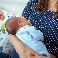 La leche materna es un alimento "vivo e inteligente"