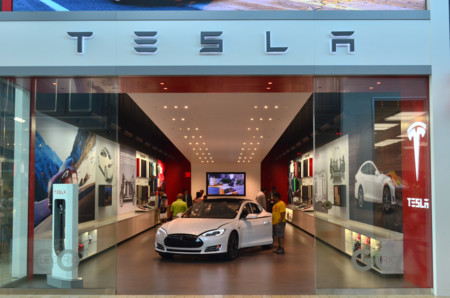 Tesla insiste en vender sus coches directamente porque no se fía de los concesionarios