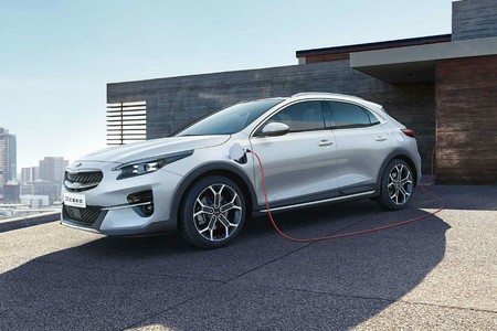 Estos son los nuevos Kia XCeed y Ceed Tourer híbridos enchufables, que prometen hasta 60 km de autonomía en modo eléctrico