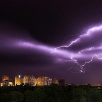 Qué son y cómo se forman los rayos, las impresionantes descargas eléctricas que asustan y fascinan por igual