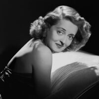 A Bette Davis le pidieron el divorcio por leer demasiado. 87 años después, el miedo a la intelectualidad de las mujeres sigue estando presente 