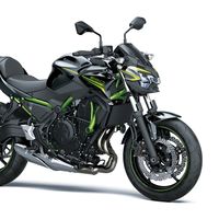 La Kawasaki Z650 sigue siendo la misma moto naked asequible de 68 CV, pero ahora mejor equipada