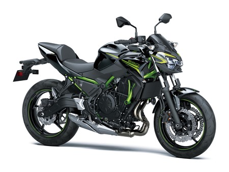 La Kawasaki Z650 sigue siendo la misma moto naked asequible de 68 CV, pero ahora mejor equipada