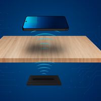 Así he instalado un cargador inalámbrico invisible debajo de mi mesa y ahora me olvido de cables para cargar el móvil 