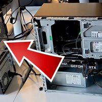 Erro, desperdício – ou nenhum dos dois? Um estudante está intrigado com os computadores da universidade equipados com placas gráficas RTX que não estão conectados ao monitor 