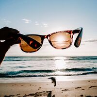 Las gafas de sol unisex que arrasan en Amazon son españolas: ya son las más vendidas y hoy las tienes desde 25 euros