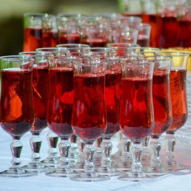 El cóctel olvidado favorito de las abuelas alemanas que está plantando cara al Aperol Spritz