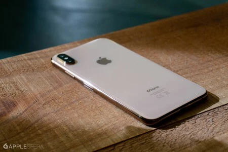 新しい CarPlay に接続するには、少なくとも iPhone XS を iOS 17.4 (またはそれ以降) にアップデートする必要があります。