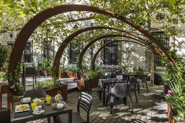 Disfrutar al aire libre en invierno en la Terraza del Reina Sofía by Arzábal, ¡todo un lujo!