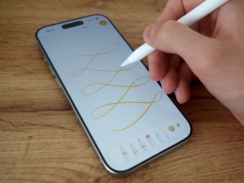 La primera pista real de que el Apple Pencil llegará al iPhone: una patente detalla el plan de Apple para hacerlo funcionar en cualquier sitio 