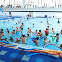 No necesitas salir de Bogotá para ir a una piscina: así puedes reservar una práctica libre de natación en los puntos del Distrito 