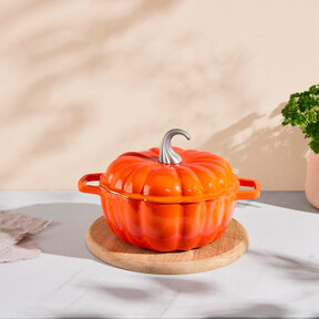 Ha vuelto a Lidl la olla con forma de calabaza que triunfó el otoño pasado: estilo Le Creuset y por solo 24,99 euros. 