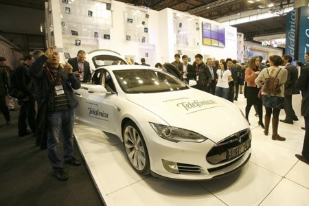Telefónica dará servicios de conectividad M2M a los coches eléctricos de Tesla en Europa