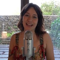 Sandra, freelance de 28 años, dejó Madrid por un pueblo de 100 habitantes y ahora vuelve a la ciudad "No me da para mantener un alquiler yo sola" 