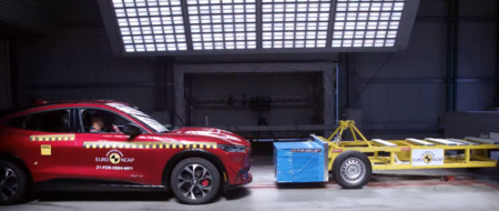 El Mustang Mach-E y el Hyundai Ioniq 5 arrasan en Euro NCAP, pero el Bayon se queda con ganas de más